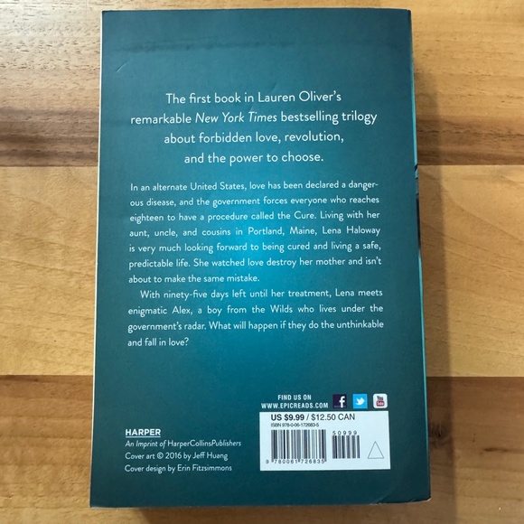 Delirium (Delirium Series #1) by Lauren Oliver - Picture 2 of 2